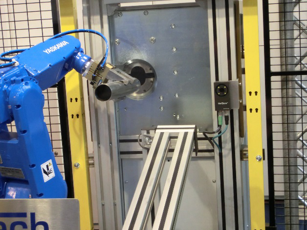 Autech at trade show with robot cell for handling applications