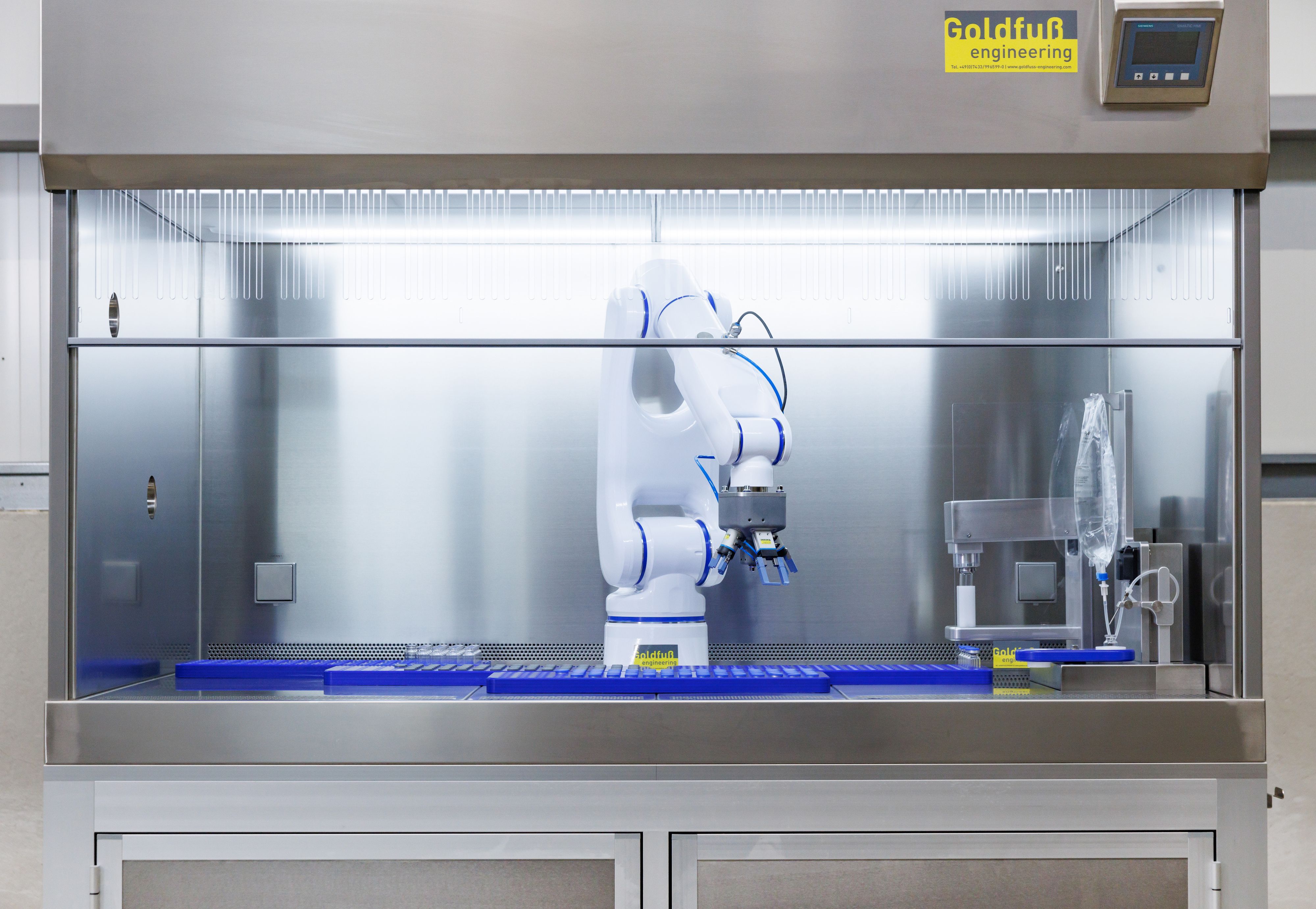 Automated containment cell with MOTOMAN HD7 for research and smaller ...